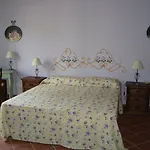 לינה וארוחת בוקר La Rena Rossa ניקולוסי