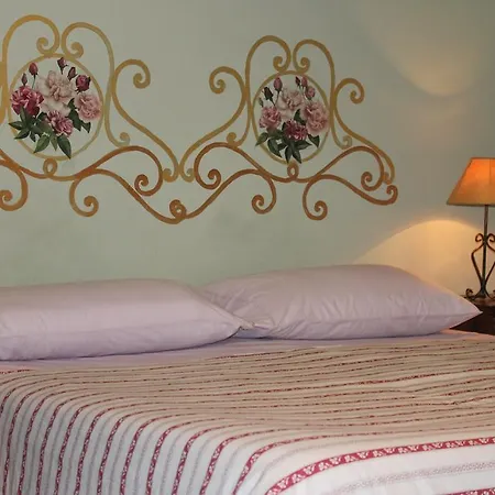 فندق مبيت وإفطار مبيت وإفطار لا رينا روسا 3*
